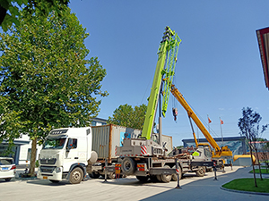 印度尼西亞的石膏粉生產線已全部裝箱運抵港口，印尼的朋友坐等收貨吧。我們的安裝人員已準備就緒，整裝待發。